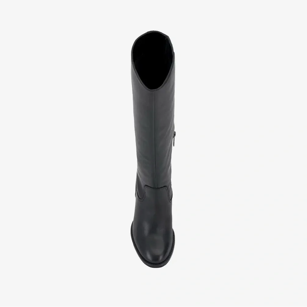 Vince Camuto sleek stylish